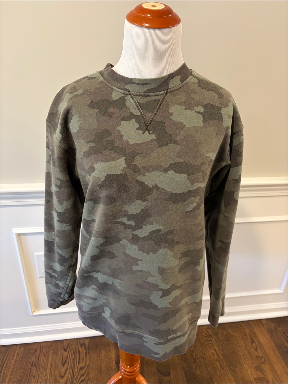 lululemon athletica Camo Crewneck Sweatshirt in Olive Green and Dark Green